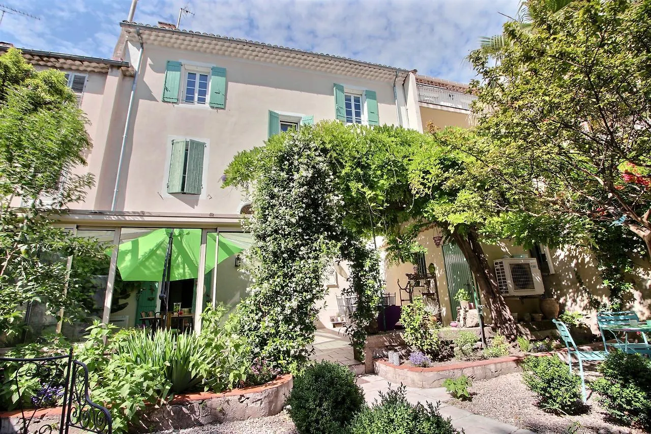 Effets Personnels Hotel Orange  2*, Orange (Vaucluse)